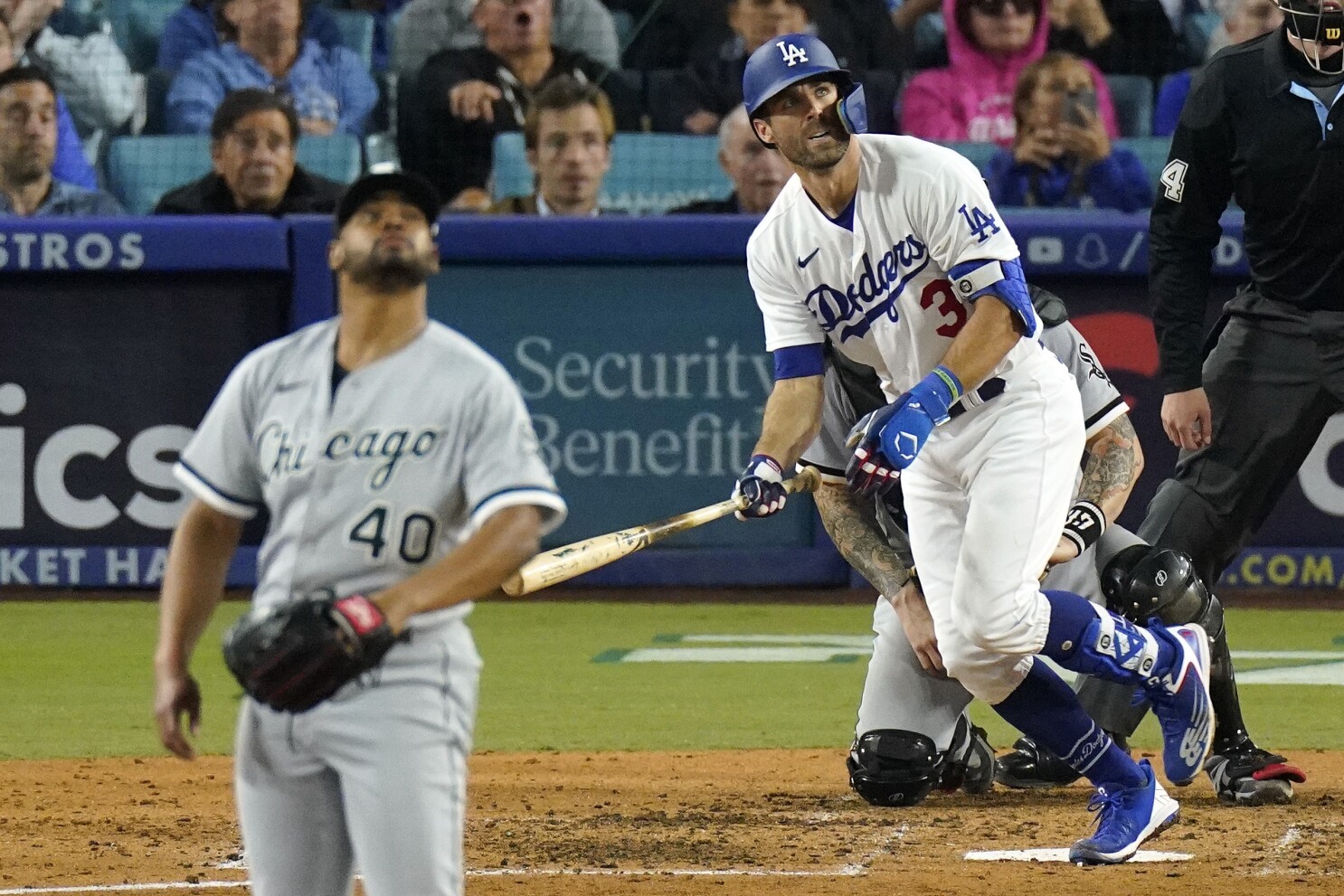 Dodgers place Chris Taylor on the injured list and expect Max