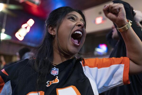 Bengals fans turn out in Cincinnati to watch Super Bowl