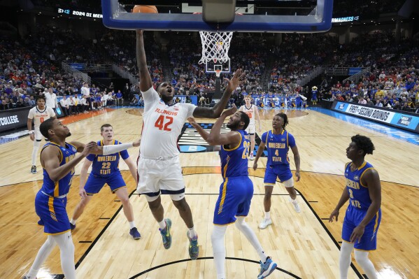 Illinois forward Dain Dainja (42) shoots over Morehead State forward Dieonte Miles (23) in the second half of a first-round college basketball game in the NCAA Tournament, Thursday, March 21, 2024, in Omaha, Neb. (AP Photo/Charlie Neibergall)