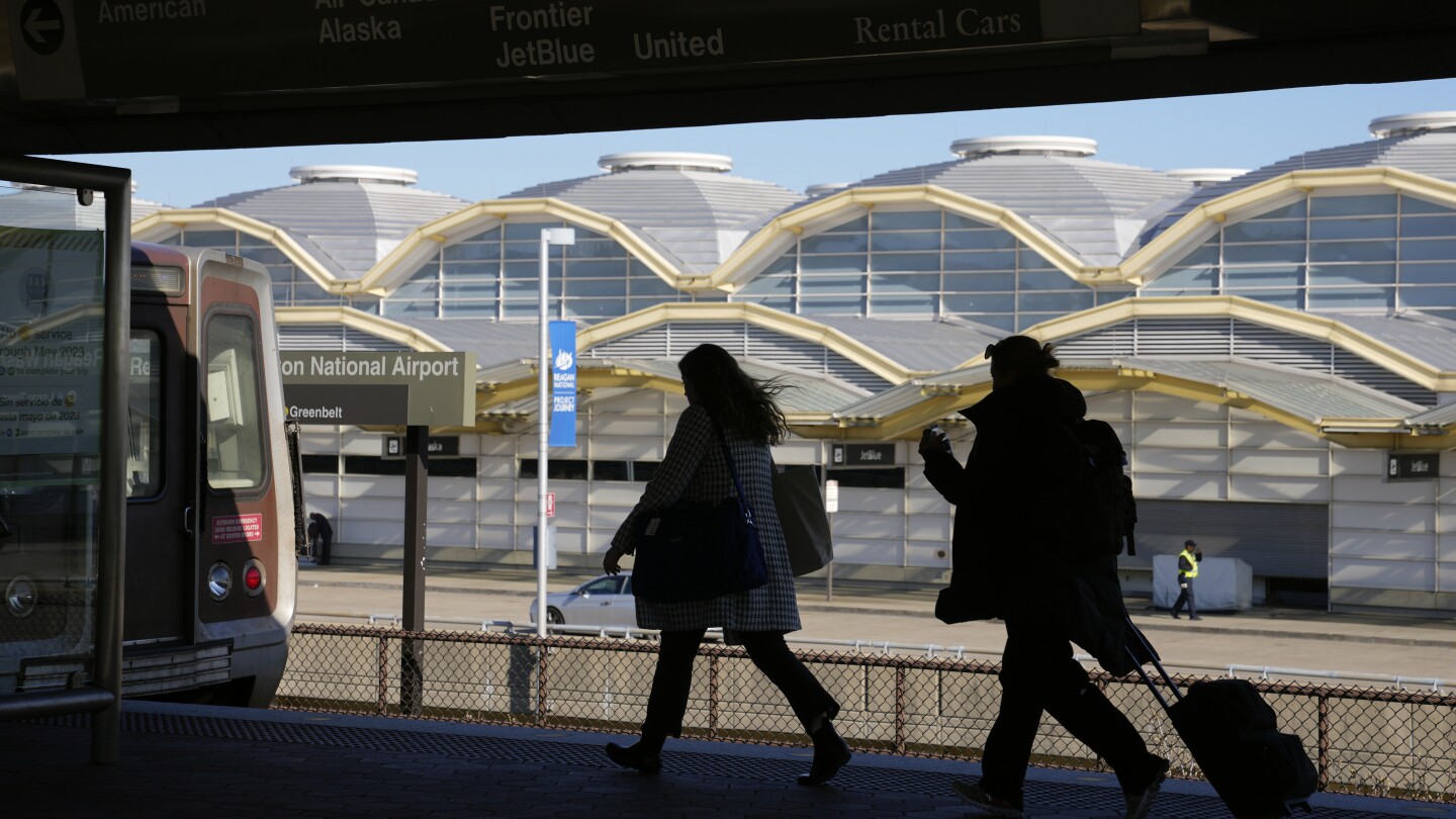 JetBlue and Southwest planes nearly missed at Reagan National Airport, the Federal Aviation Administration is investigating