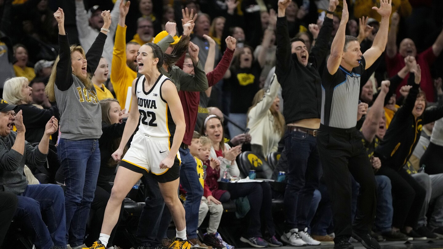 Kaitlyn Clark, do estado de Iowa, quebra o recorde de pontuação feminina da NCAA