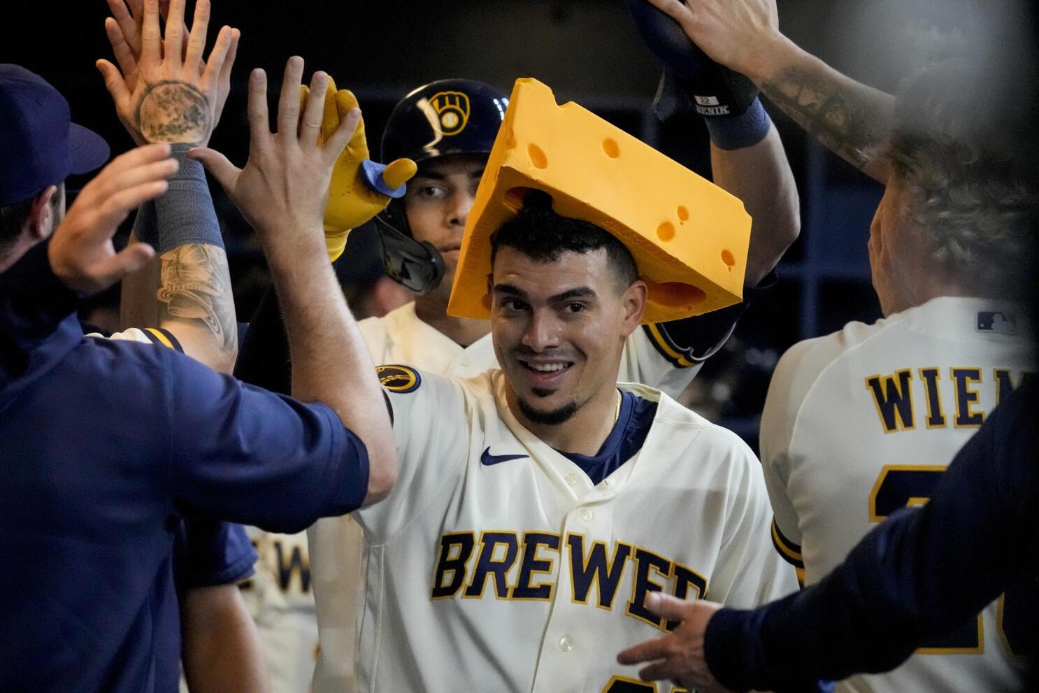 Brewers' Willy Adames, hit by foul ball, put on concussion IL - ESPN