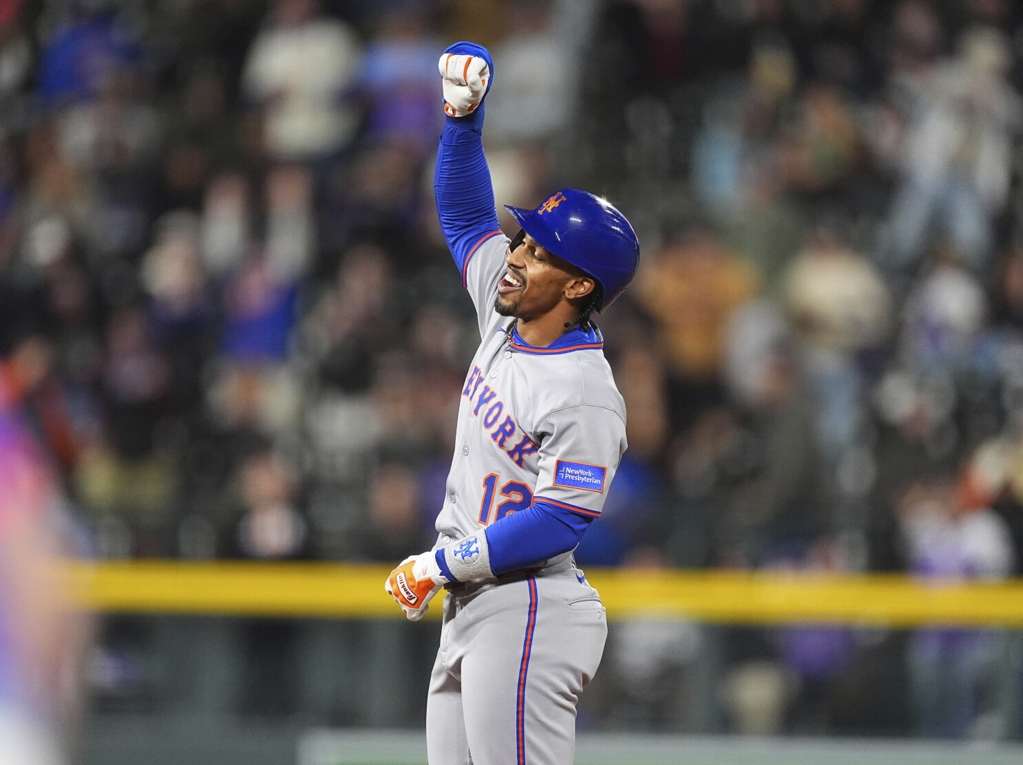 Lindor comes through as pinch hitter in 9th on broken toe, hits 2-run double as Mets beat Rockies