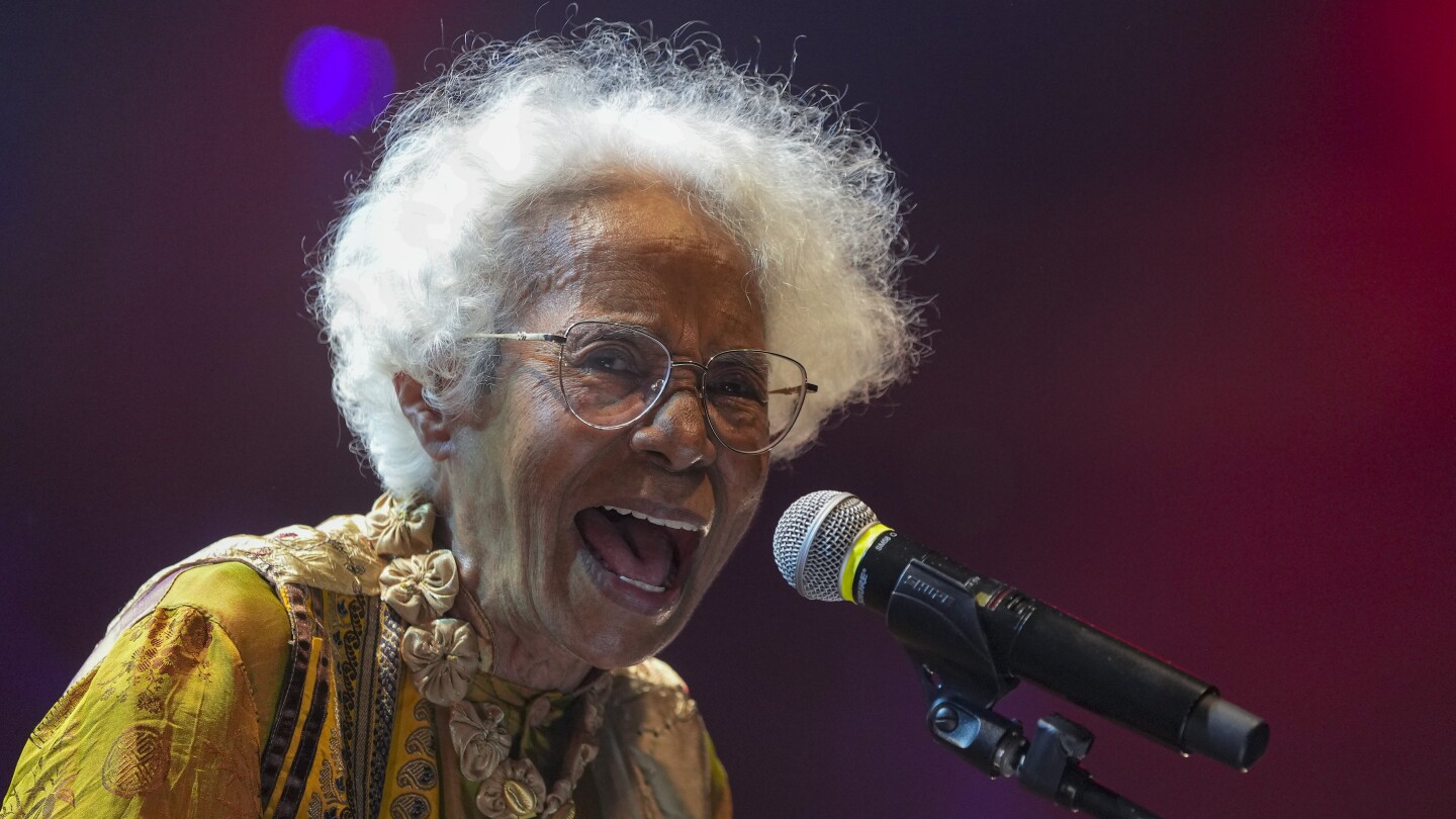 Възраждането на виниловите плочи в Бразилия щади 77-годишна певица – и други – от забравата