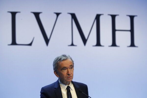 Luxury goods giant LVMH cancels $14.5B deal for Tiffany