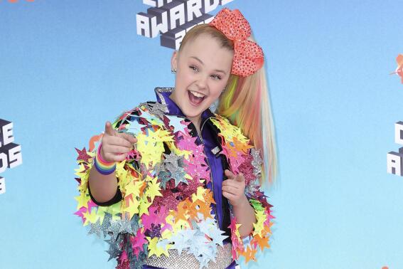 Celebrity Sluggers: JoJo Siwa