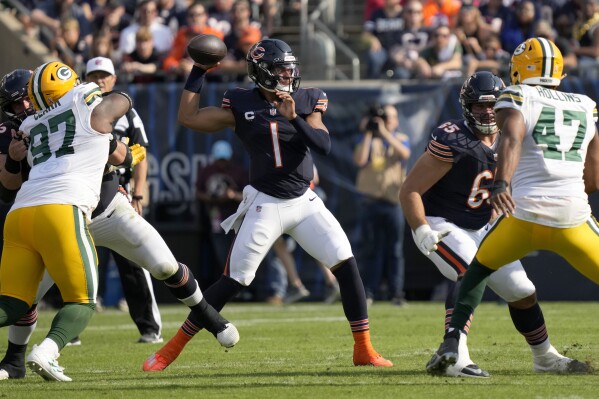 Chicago Bears QB Justin Fields begins big season with lackluster  performance in loss to Green Bay