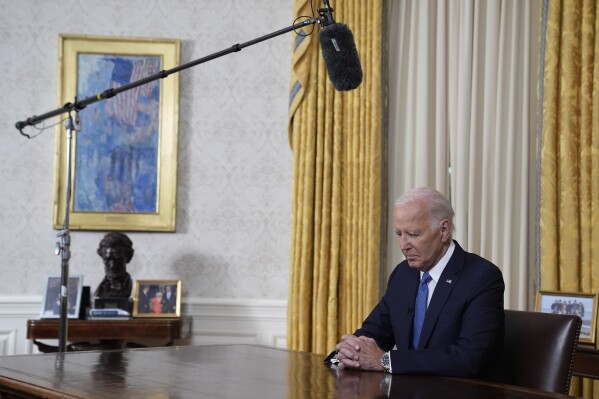 President Joe Biden pauses before he addresses the nation from the Oval Office of the White House in Washington, Wednesday, July 24, 2024, about his decision to drop his Democratic presidential reelection bid. (ĢӰԺ Photo/Evan Vucci, Pool)