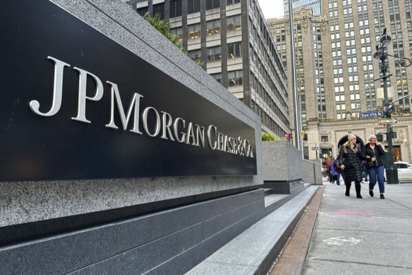 FILE - Pedestrians approach JPMorgan Chase headquarters on Dec. 29, 2023, in New York. JP Morgan reports earnings on Friday, July 12, 2024. (ĢӰԺ Photo/Peter Morgan, File)