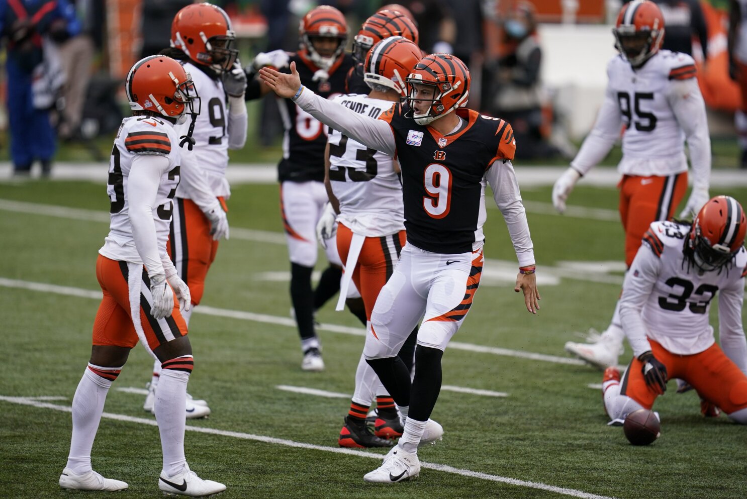 Baltimore Ravens 3-13 Cleveland Browns: Donovan Peoples-Jones scores only  TD of the game as the Browns stay alive in AFC playoff race, NFL News