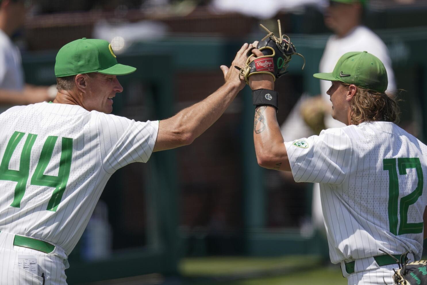 Oregon baseball beats Xavier winning the Nashville NCAA regional