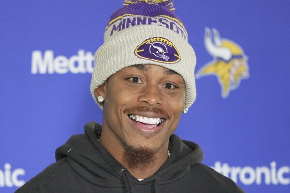 Frequent flyer: Justin Jefferson embraces international spotlight as Vikings return to London | AP News