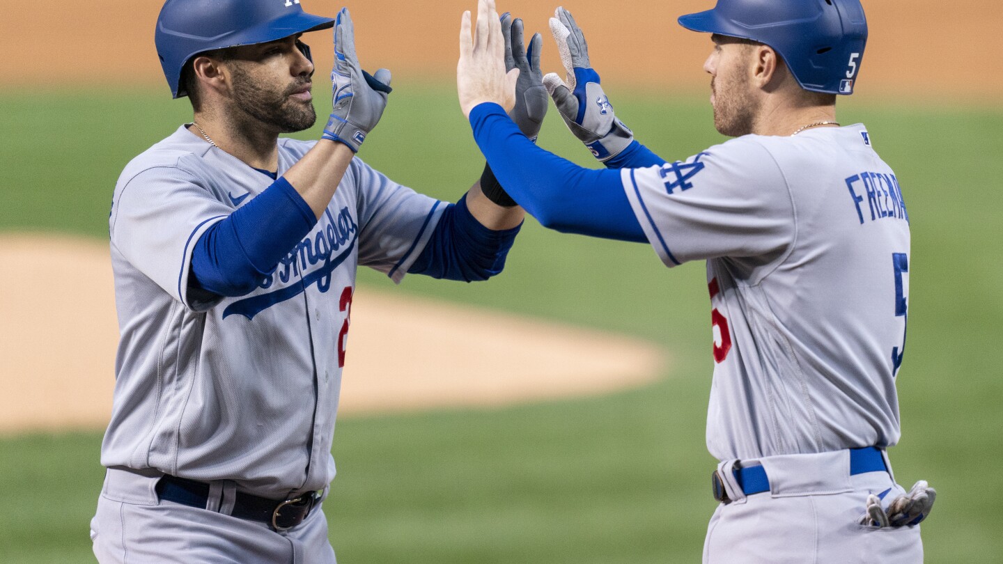 Dodgers DH J.D. Martinez wins National League player of the week