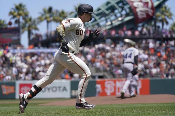 Patrick Bailey hits a 3-run homer in the 8th to lift the Giants past the  Mets, 5-4