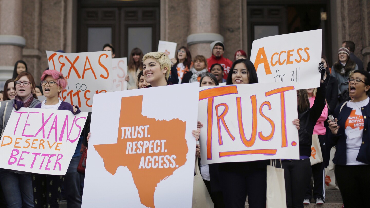 В случай на Тексас федералният апелативен панел казва, че абортите за спешна помощ не се изискват от закона от 1986 г.