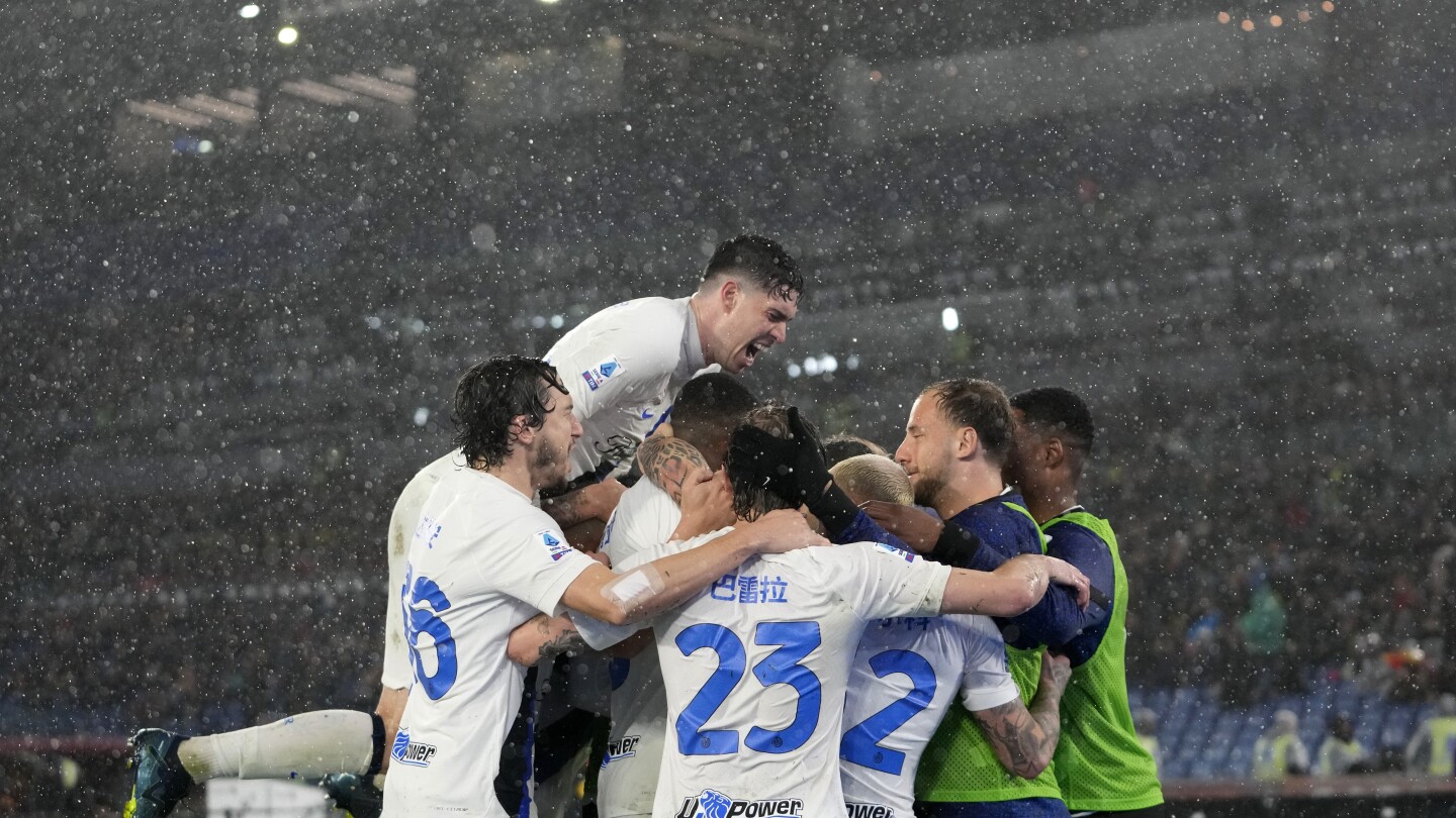 Интер печели с 4-2 срещу Рома, за да сложи край на перфектния рекорд на Де Роси и да се изкачи със 7 точки преднина в Серия А