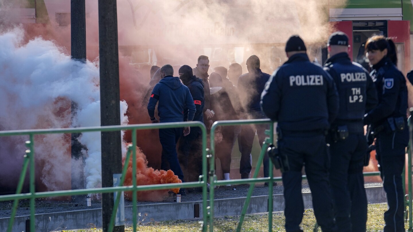 Стотици германски полицаи усмириха „хулигани“ по време на тренировка за Евро 2024