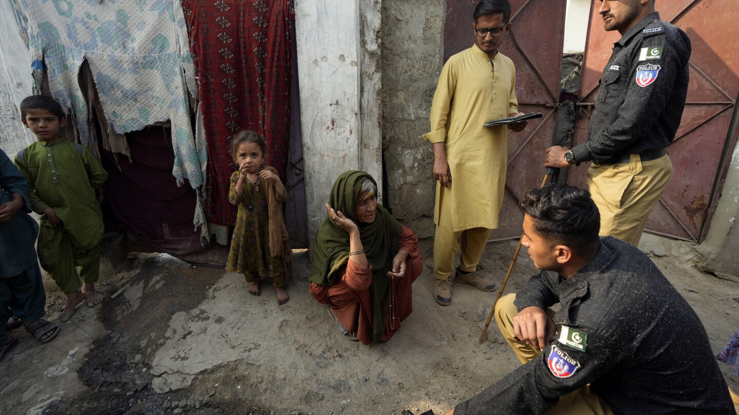 A Pakistani province aims to deport 10,000 Afghans a day