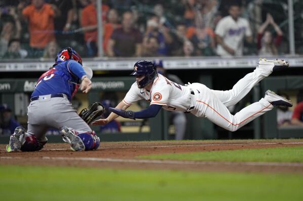 Straw scores on wild pitch in 11th, Astros beat Rangers 4-3