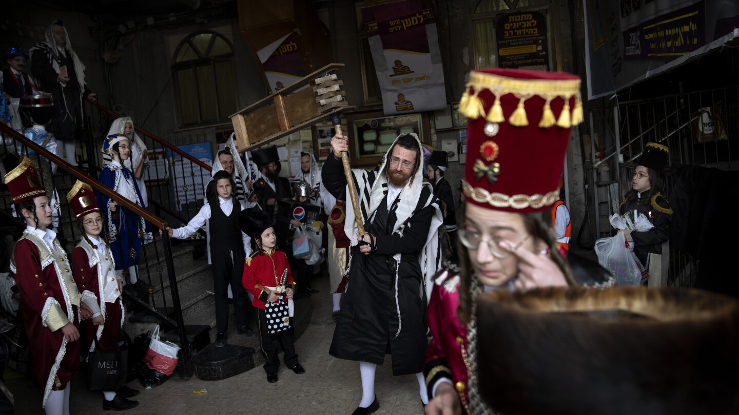 Пурим е широко изобразен като най щастливият от еврейските празници —