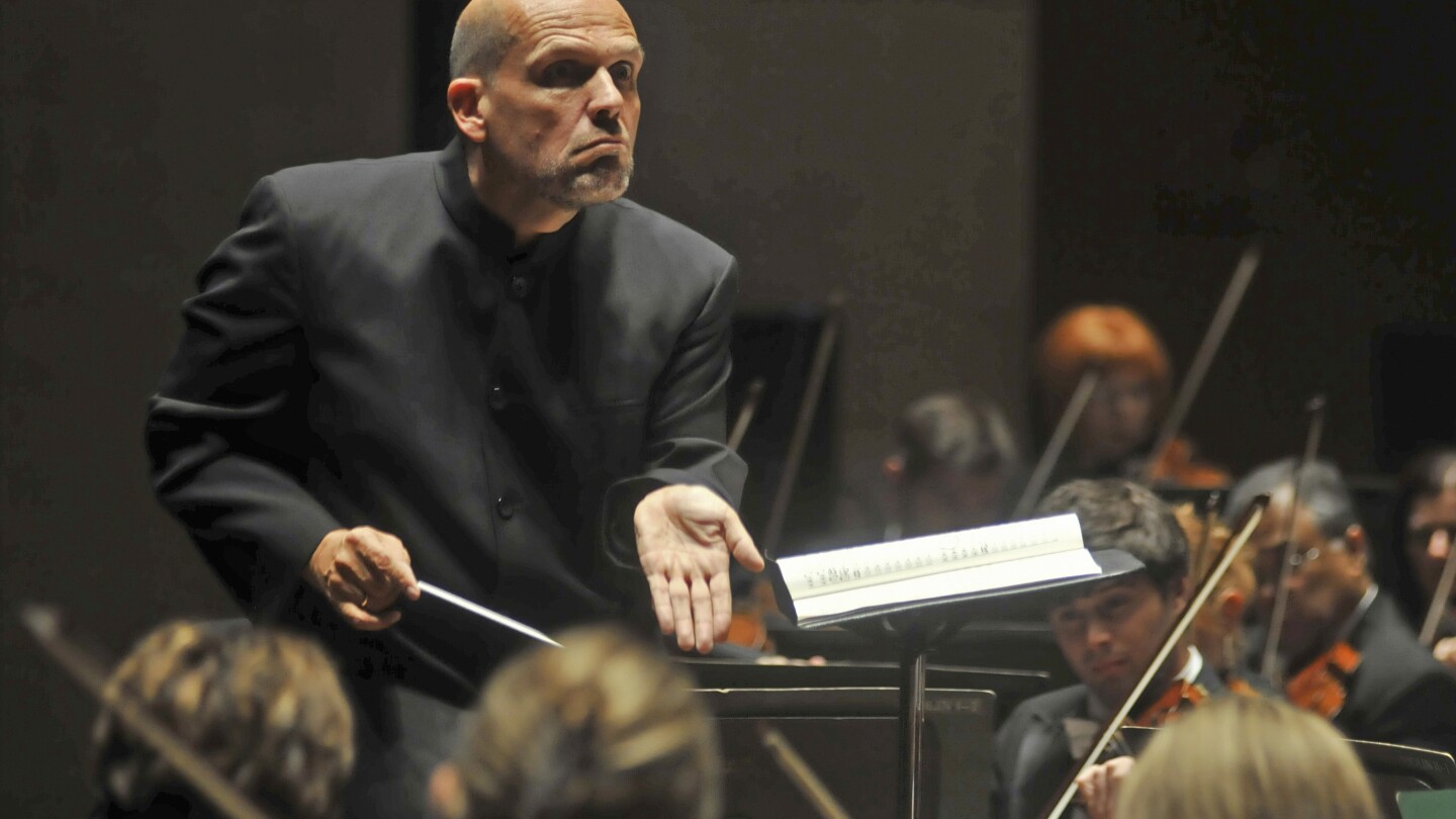 Напускащият поста си директор на Нюйоркската филхармония Яап ван Зведен ще ръководи оркестър на френското радио