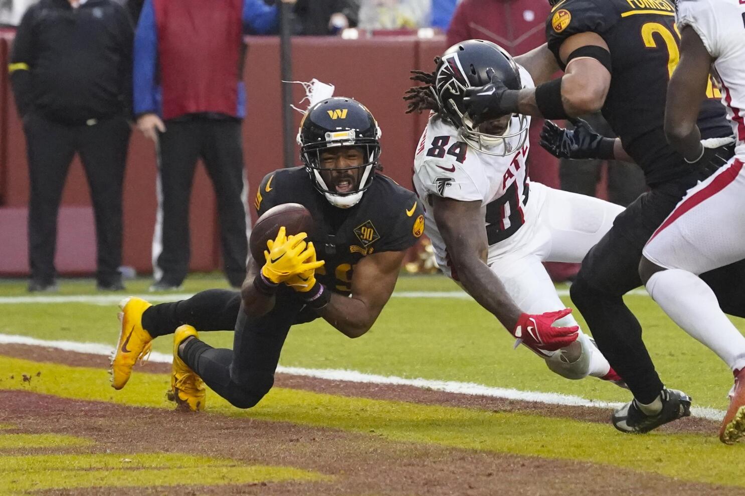 Washington Commanders tight end John Bates (87) blocks during an