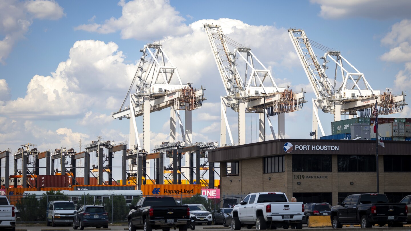 America may see shortages and better retail costs if a dockworkers strike drags on