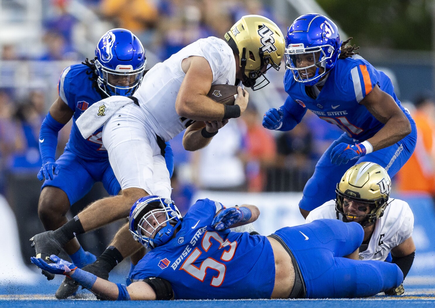 Boise State unable to hang on after late touchdown, as UCF walks