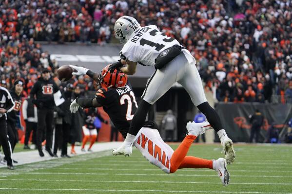 Raiders bench Derek Carr, Bengals host Bills w/ playoff implications, NFL