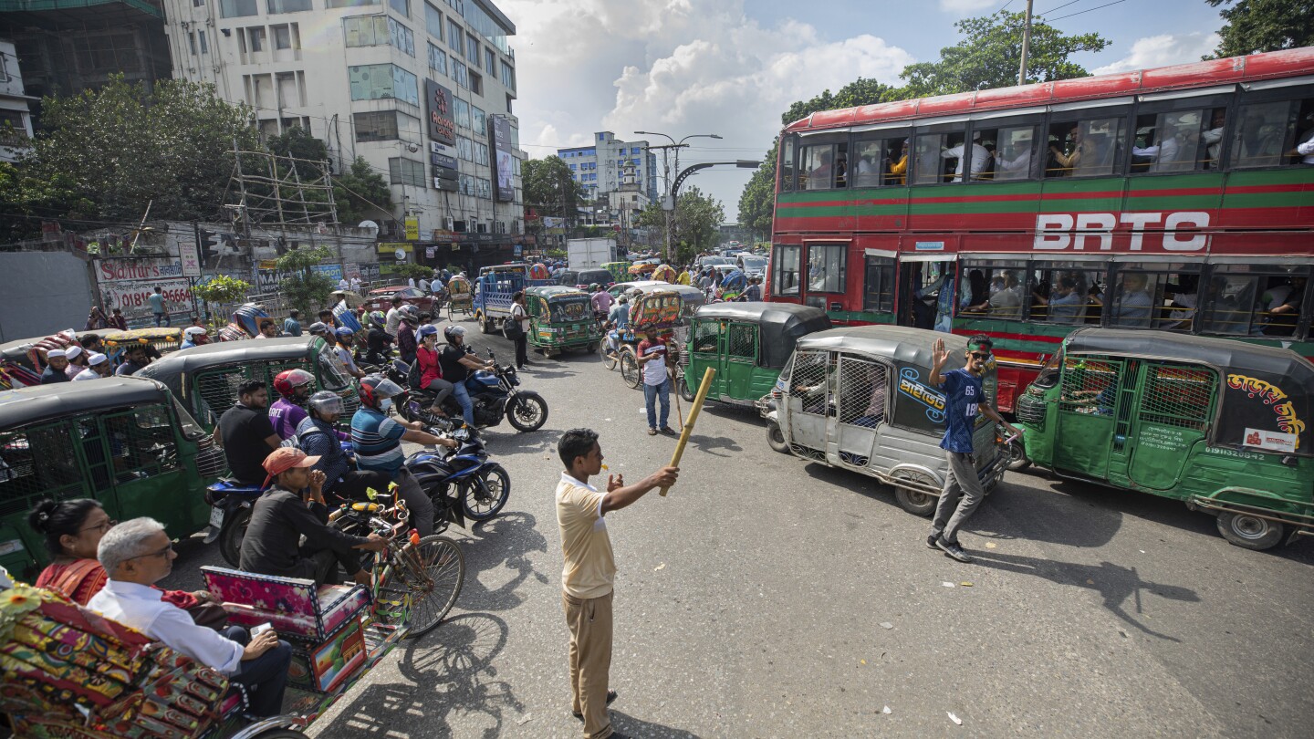 Bangladesh’s incoming meantime chief Muhammad Yunus appeals for calm. He will take place of business Thursday