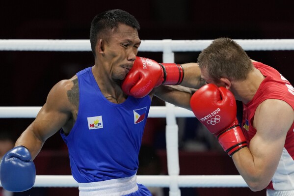 FILE - Philippine's Eumir Marcial, left, is punched by Ukraine's Oleksandr Khyzhniak during their middle weight 69-75kg semifinal boxing match at the 2020 Summer Olympics, on Aug. 5, 2021, in Tokyo, Japan. Breakaway governing body World Boxing said Thursday April 11, 2024 it is holding talks with 25 to 30 prospective new member nations as it seeks to be the International Olympic Committee's preferred partner to run boxing tournaments at the Los Angeles Games in 2028. (AP Photo/Themba Hadebe, File)