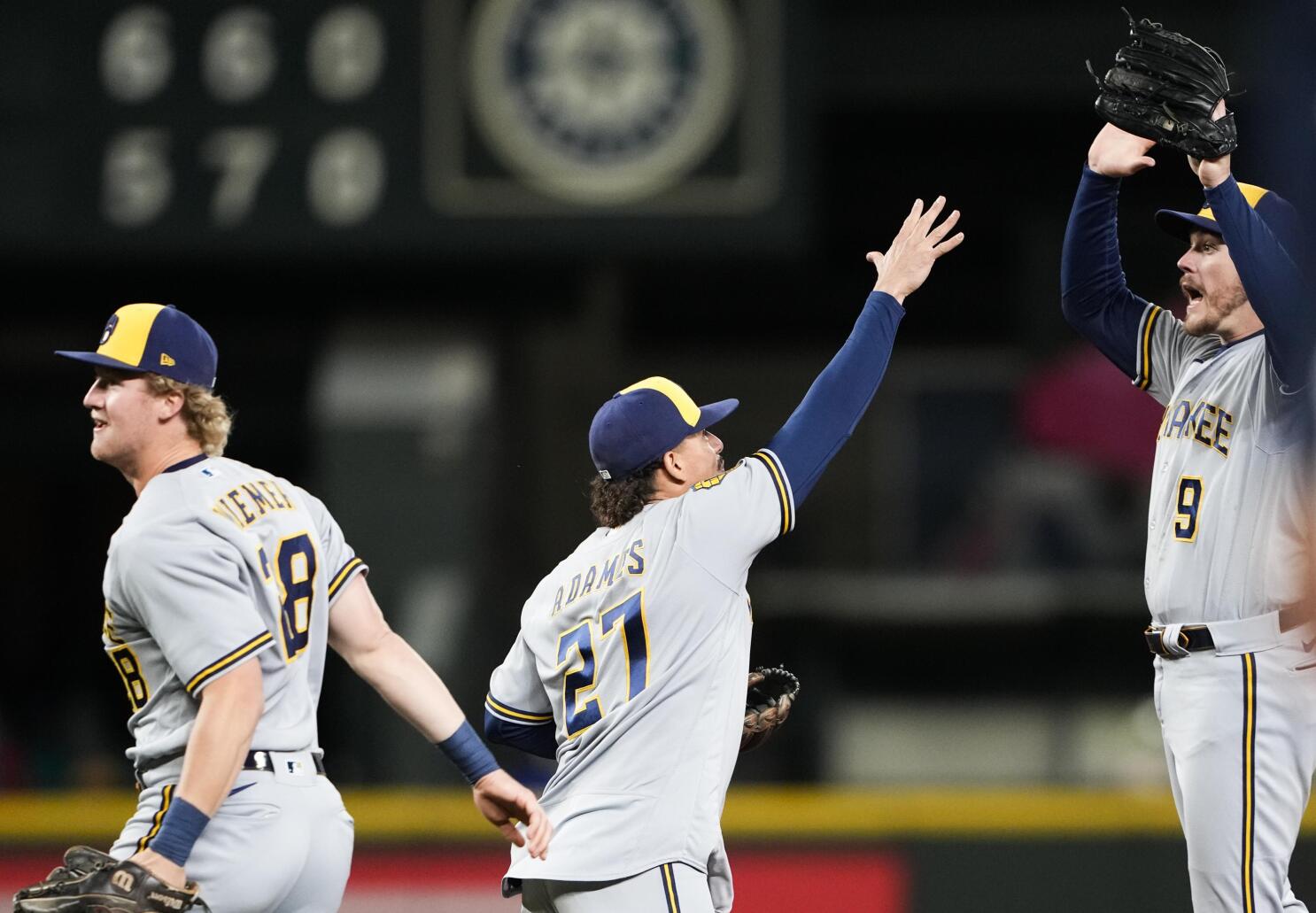 Brewers rally from five runs down to beat Yankees 7-6 – WKTY