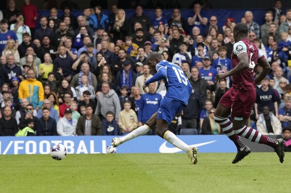 Chelsea's Nicolas Jackson scores his side's fifth goal during the English Premier League soccer match between Chelsea and West Ham United at Stamford Bridge stadium in London, England, Sunday, May 5, 2024. (AP Photo/Frank Augstein)