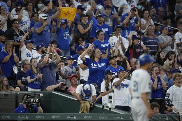 Dodgers place Chris Taylor on the injured list and expect Max Muncy back  vs. the Rockies