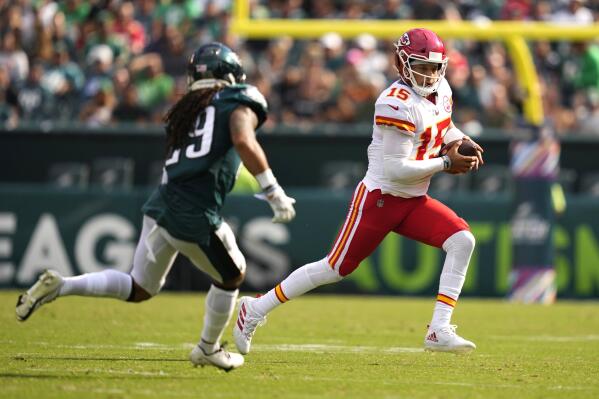 Patrick Mahomes throws 5 TD passes, Chiefs beat Eagles 42-30