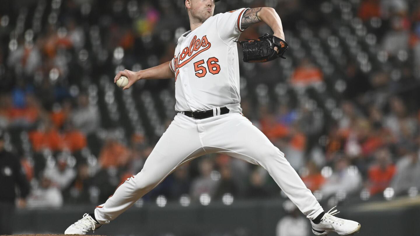 Kyle Stowers visits Camden Yards