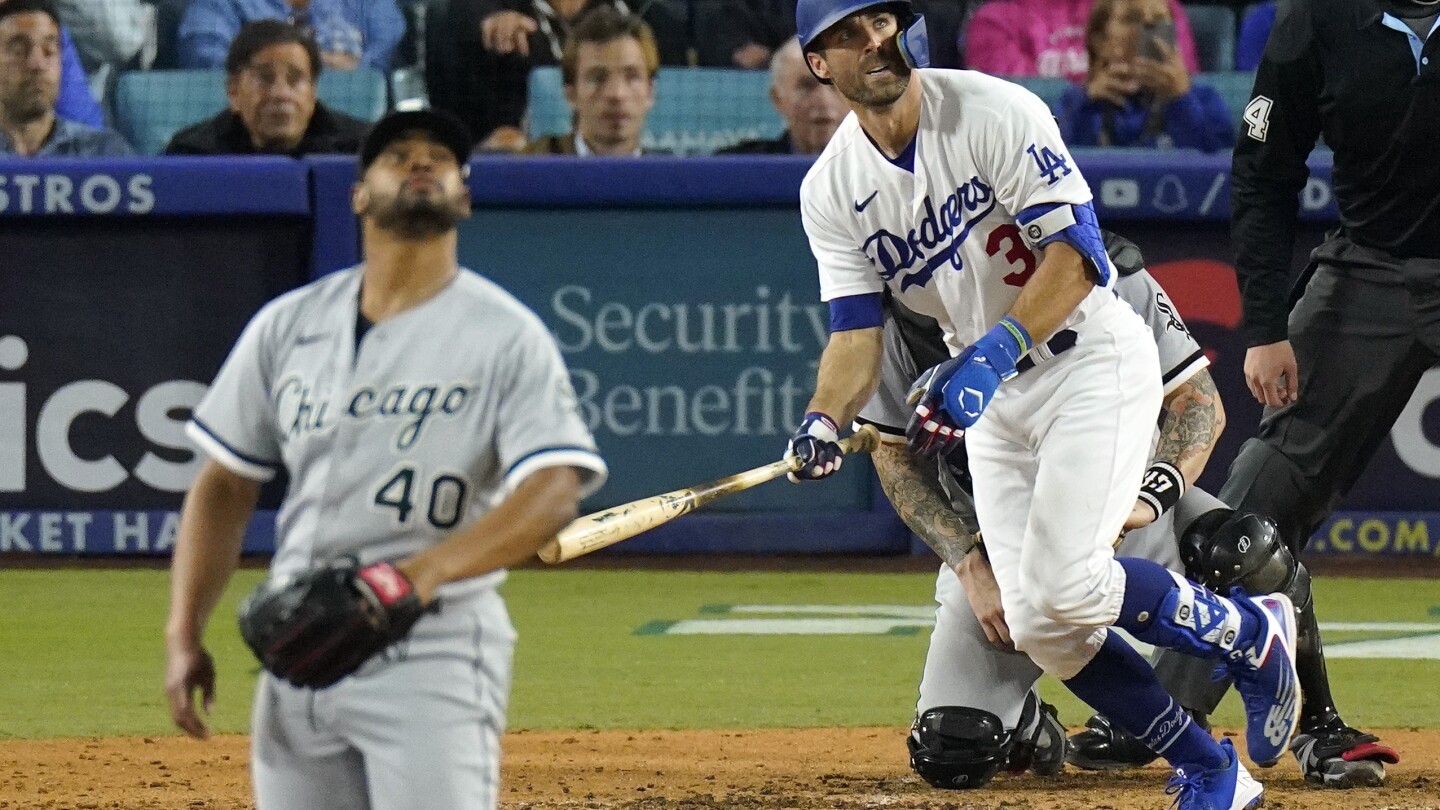 Dodgers: Chris Taylor Quietly Played Through Major Injury in 2021 - Inside  the Dodgers