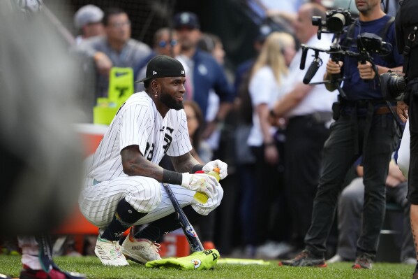 White Sox slugger Luis Robert Jr. out of All-Star Game due to calf  tightness - The San Diego Union-Tribune