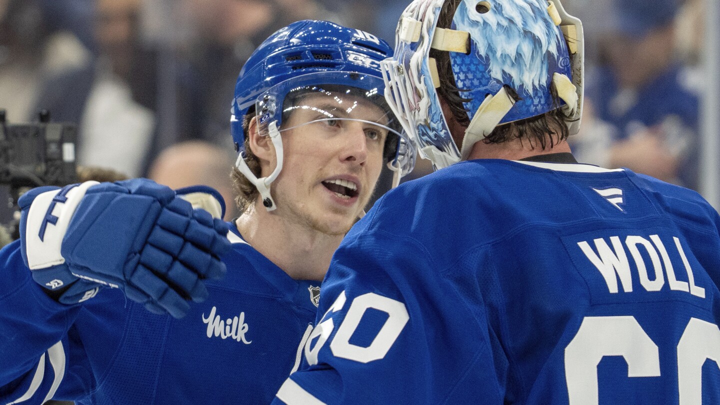 Toronto Maple Leafs Lead Florida Panthers 2-1 in Game 3 NHL Playoffs