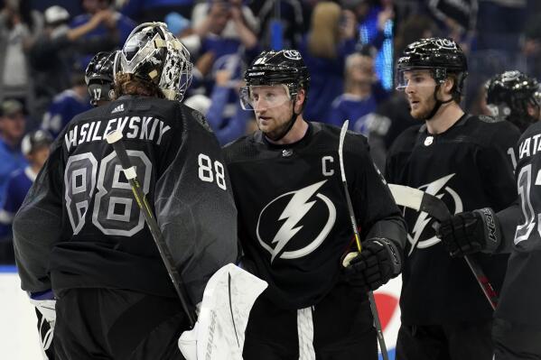 Lightning hand Stars 7th straight road loss, 3-1