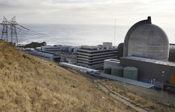 FILE - This Nov. 3, 2008, file photo shows one of Pacific Gas and Electric's Diablo Canyon Power Plant's nuclear reactors in Avila Beach, Calif. California energy regulators voted Thursday, Dec. 14, 2023, to allow the Diablo Canyon nuclear plant to operate for an additional five years, despite calls from environmental groups to shut it down. (AP Photo/Michael A. Mariant, File)
