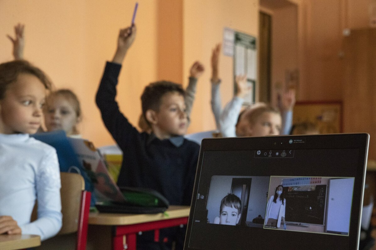 Russian Schools Open With Classroom Cafeteria Precautions Ap News 