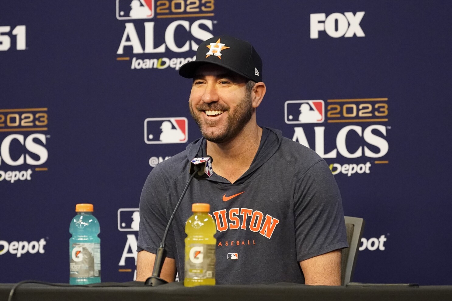 LOOK: Here's what the Astros' World Series championship shirts and hats  looks like 