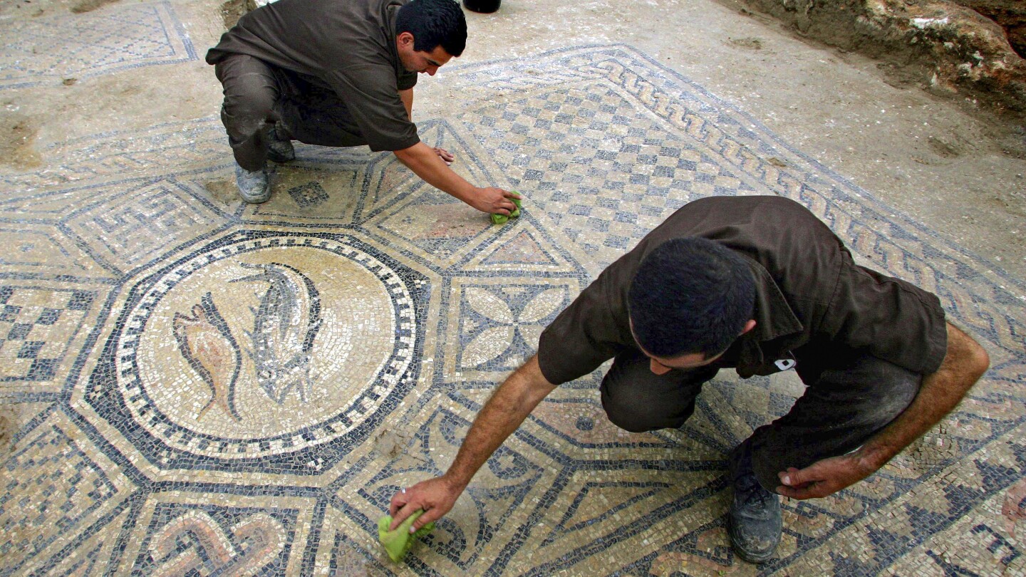 Israel mungkin mencabut mozaik Kristen kuno di dekat Armagedon.  Lalu kemana perginya percikan kemarahan itu?