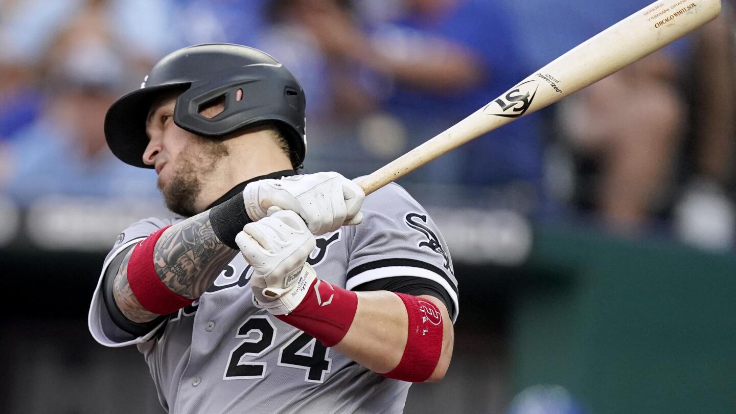 Chicago White Sox hit 3 homers in 11-6 win over Royals