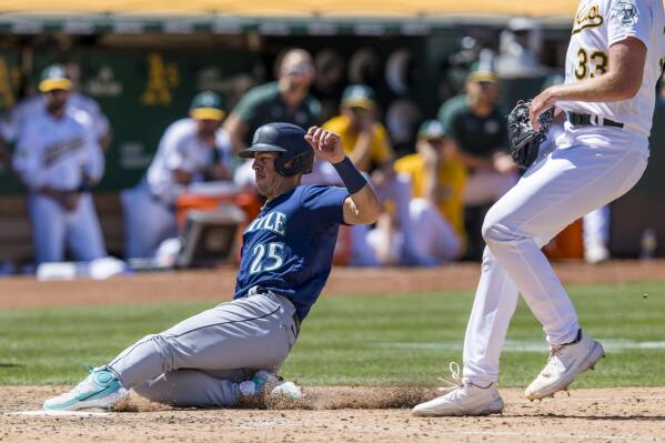 Jesse Winker scores on wild pitch, 03/19/2023