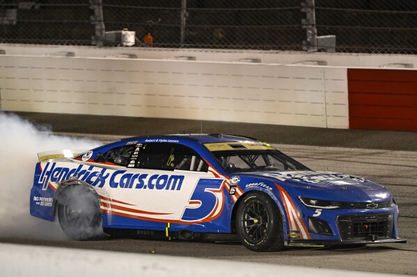 Larson claims NASCAR's opening playoff race and gets 1st career win at  Darlington | AP News