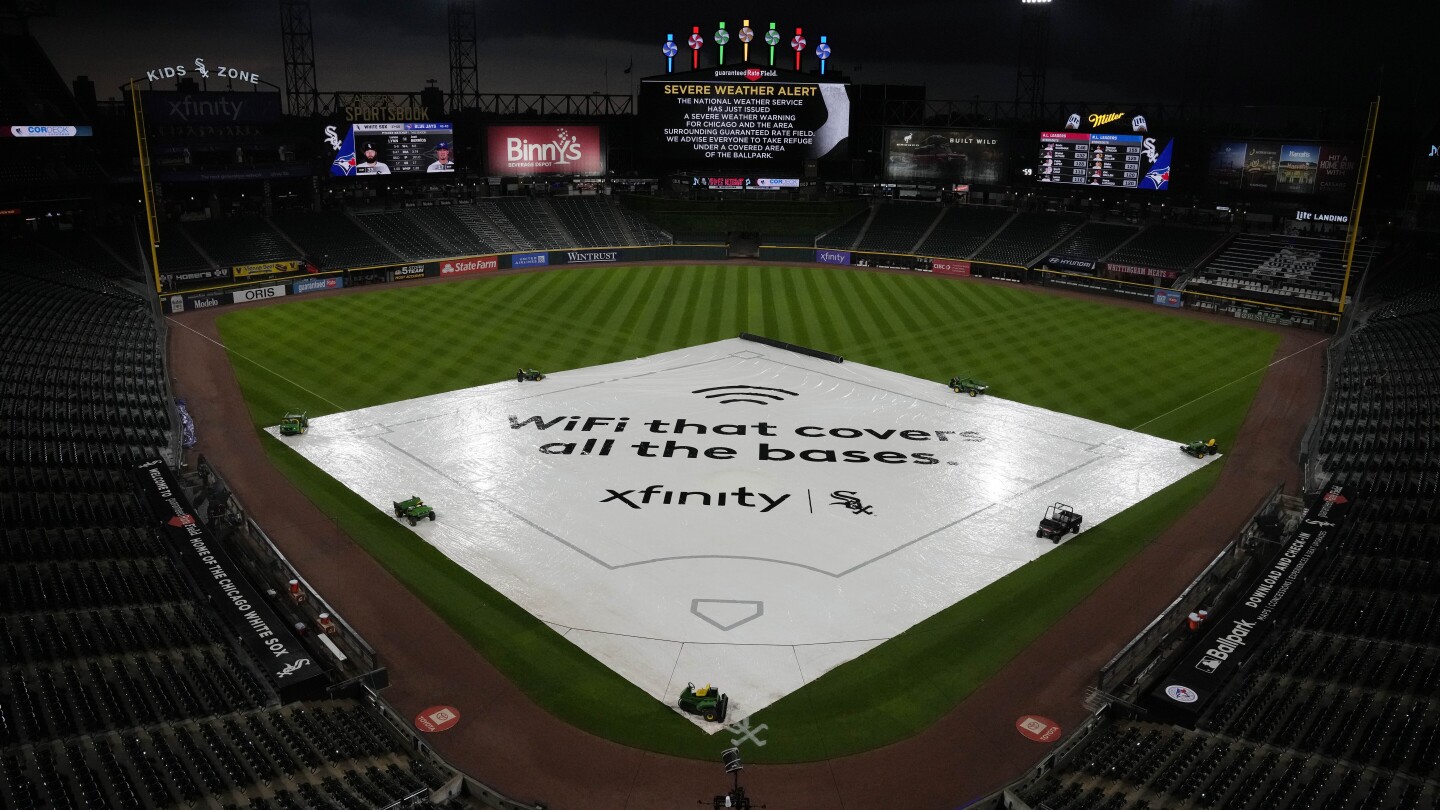 Baseball: White Sox wait out rain delay in dome, beat Blue Jays, Sports