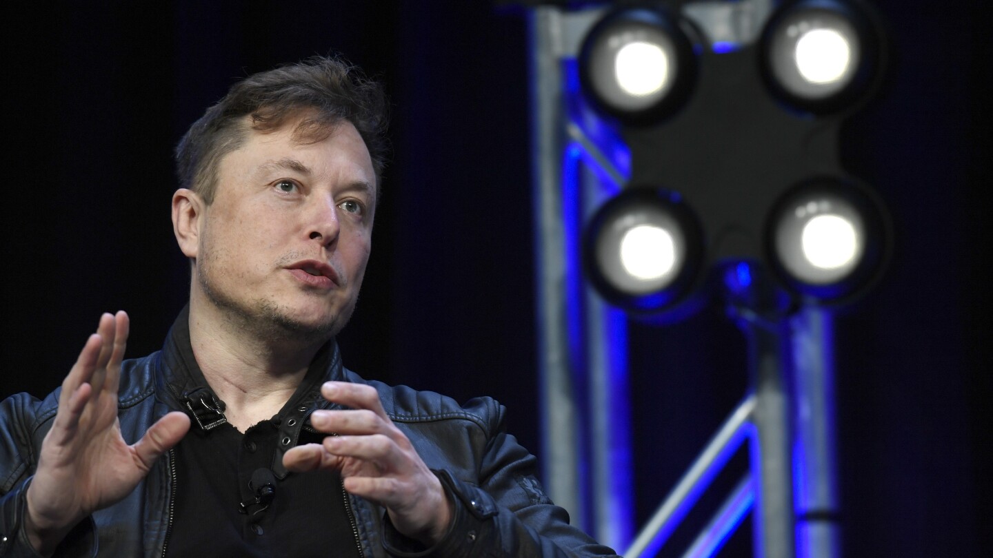 Elon Musk pulls back on threat to withdraw Dragon spacecraft