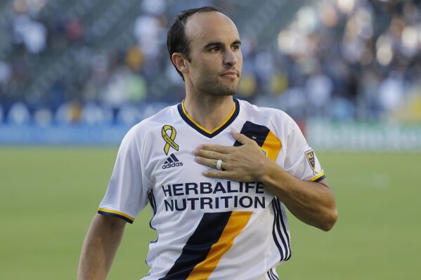FILE - Los Angeles Galaxy's Landon Donovan reacts as he walks on the pitch after the team's MLS soccer match against Orlando City in Carson, Calif., Sept. 11, 2016. Ian Darke will pair with Landon Donovan as Fox’s lead broadcast team at this year’s European Championship, while John Strong and Stu Holden work the Copa América. With the tournaments overlapping, the network said Thursday, May 30, 2024, it will use seven announcing teams. (AP Photo/Jae C. Hong, File)